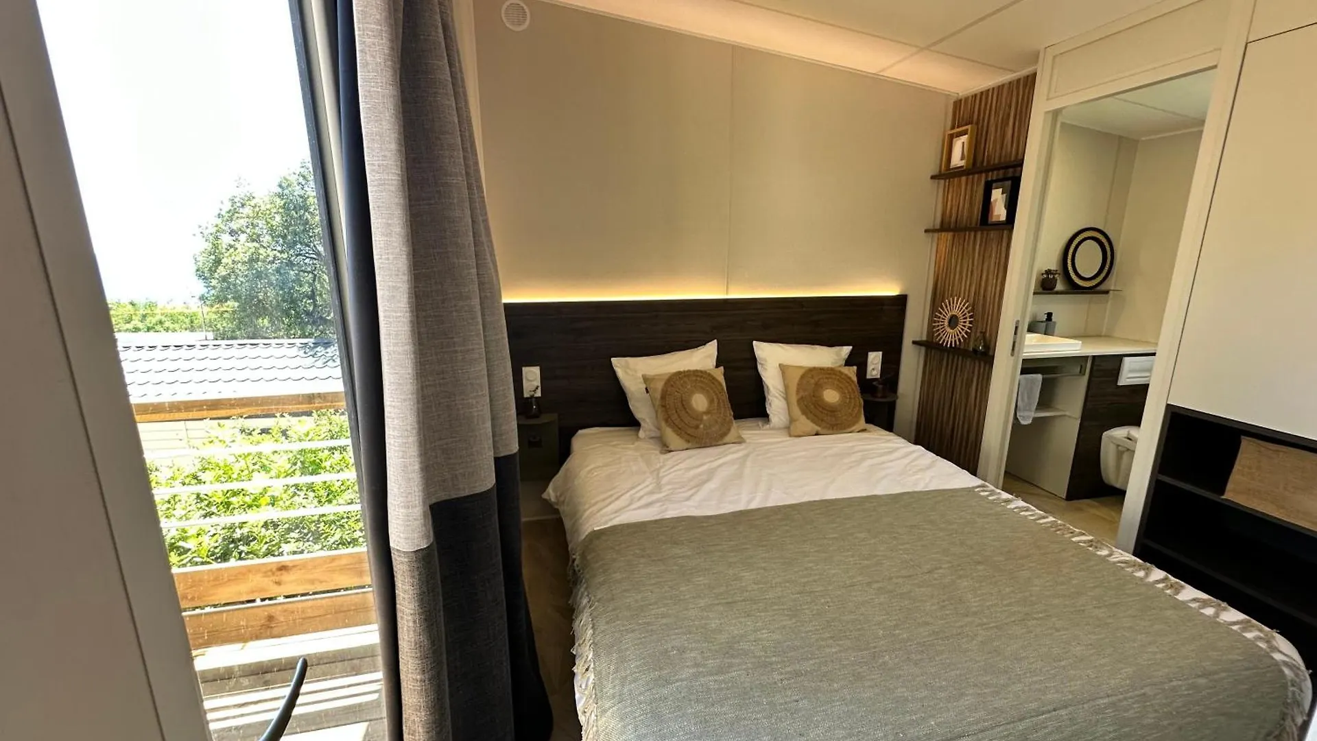 فندق Voltaire Saint-Raphaël 0*,  فرنسا